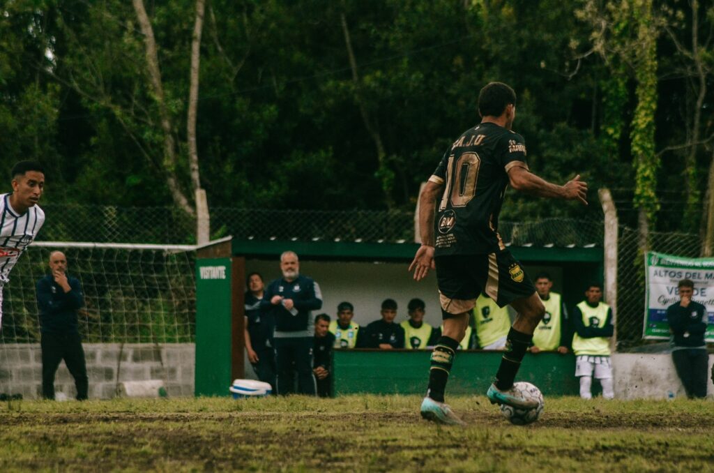 Tres líderes y un torneo al rojo vivo: así se jugó la séptima fecha del Clausura 2025 2 564174819 18026468753726878 7578043970498783399 n