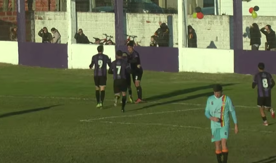 Se cerró un Apertura teñido de violeta